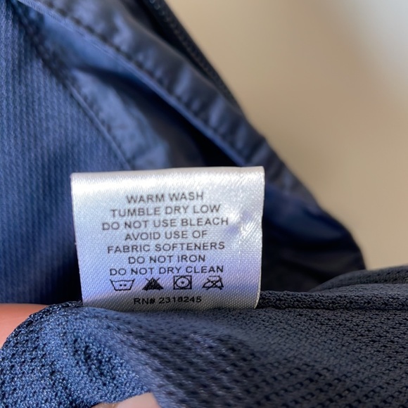 Vineyard Vines navy nylon blend vest w/ front pockets and drawstring hem. Sz xs - Picture 9 of 12